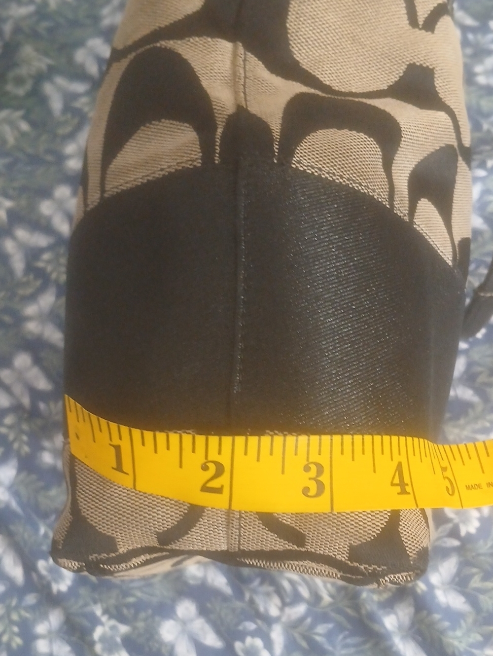 Coach Black and Tan Signature Tote - Picture 7 of 7